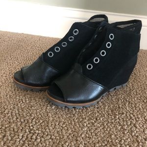 Sorel suede and mesh booties